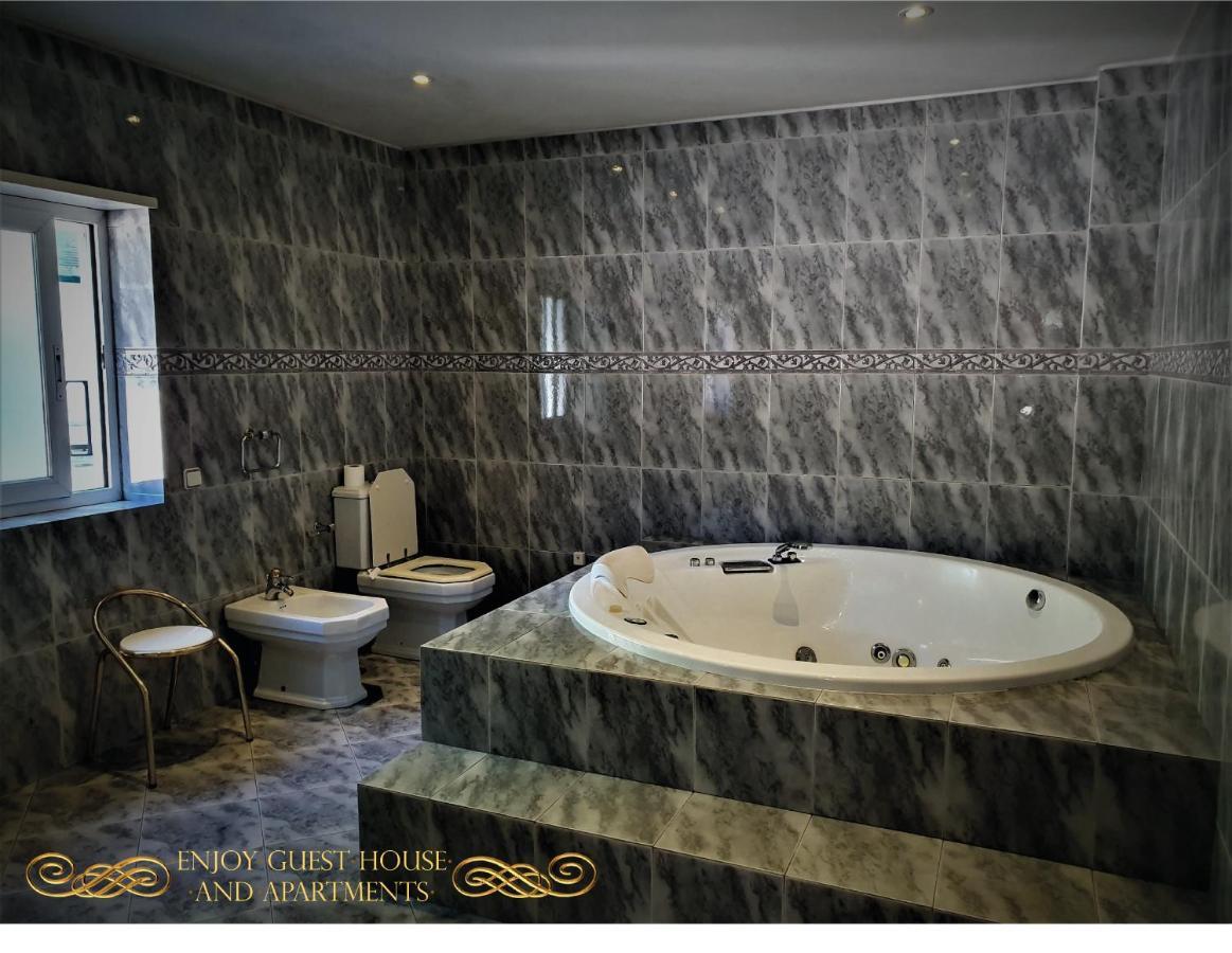 Enjoy Guest House Gmr ギマランイス エクステリア 写真